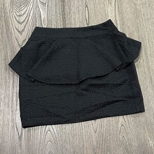 Silence + Noise Skirt Peplum Tiered Ruffled Mini Textured Back Zip Black Size 2